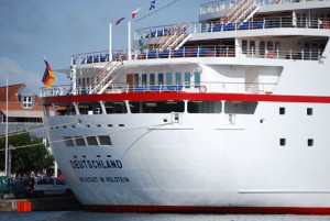 MS Deutschland im Hafen von Travemünde