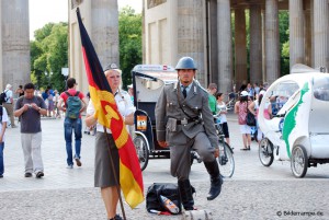 NVA vor dem Brandenburger Tor