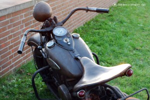 Harley mit verdrecktem Sitz und Tank