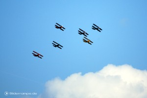 Doppeldecker im Formationsflug