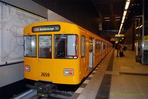 U-Bahn U55 zum Brandenburger Tor