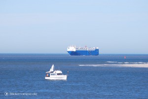 Autofrachter vor Borkum