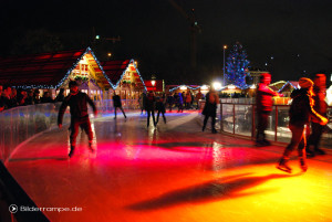 Eislaufbahn vorm Roten Rathaus