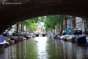 Amsterdam: Blick in eine Gracht