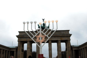Davidstern vor dem Brandenburger Tor in Berlin