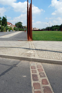 Nachgestellte Berliner Mauer an der Mauergedenkstätte